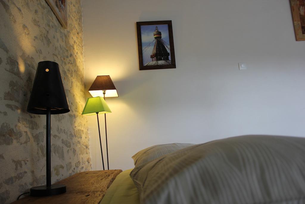 Bed and Breakfast La Bicyclette Fleurie Villemoirieu Zimmer foto