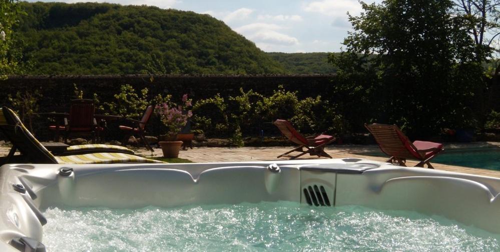 Bed and Breakfast La Bicyclette Fleurie Villemoirieu Exterior foto
